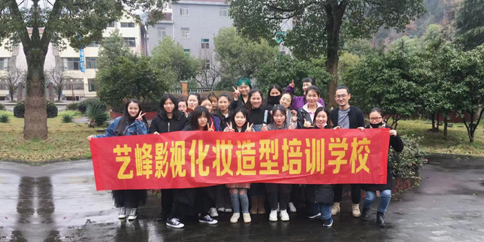 三八出游踏青季，烧烤正当时